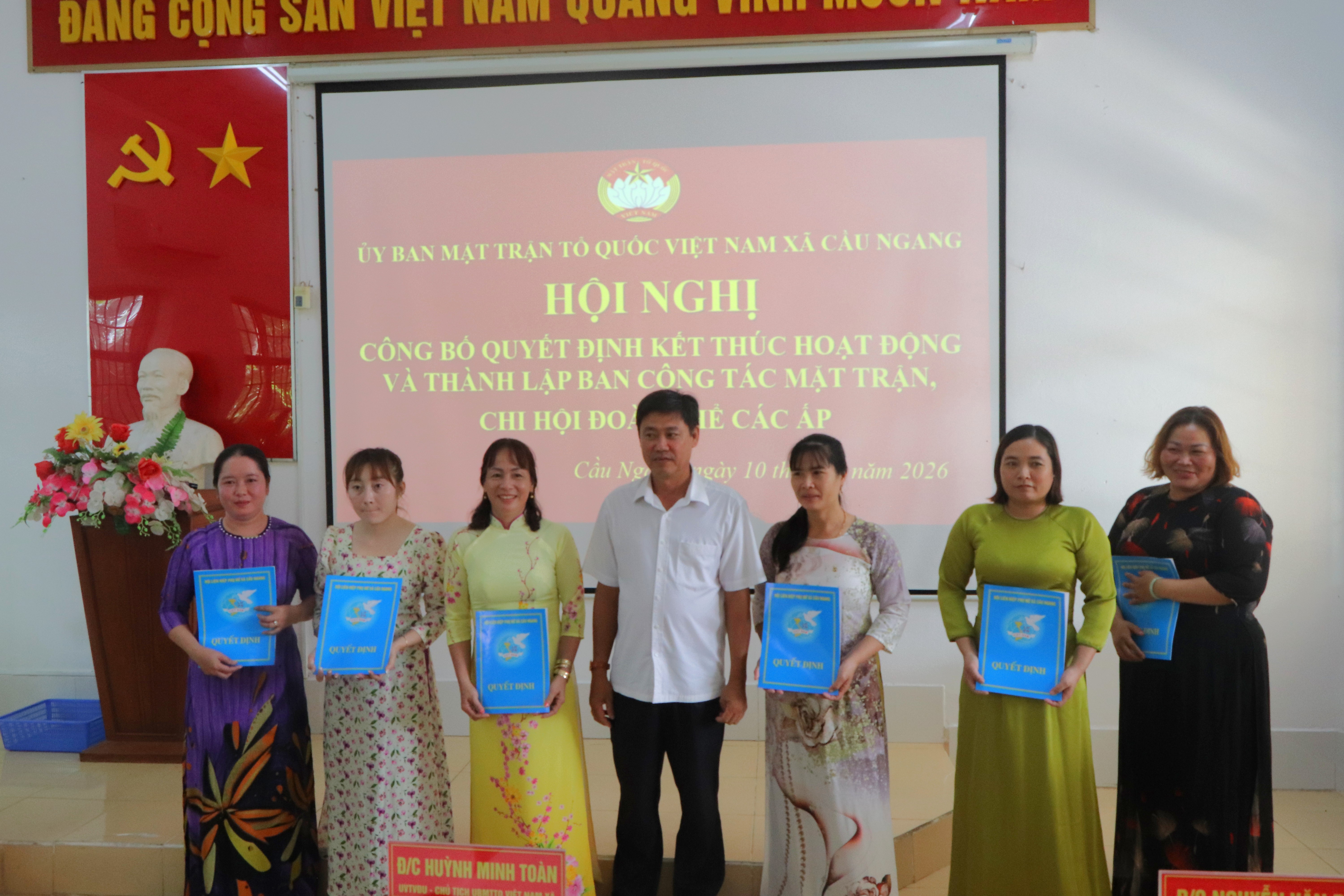 Ủy ban Mặt trận Tổ quốc Việt Nam xã Cầu Ngang tổ chức Hội nghị công bố các quyết định