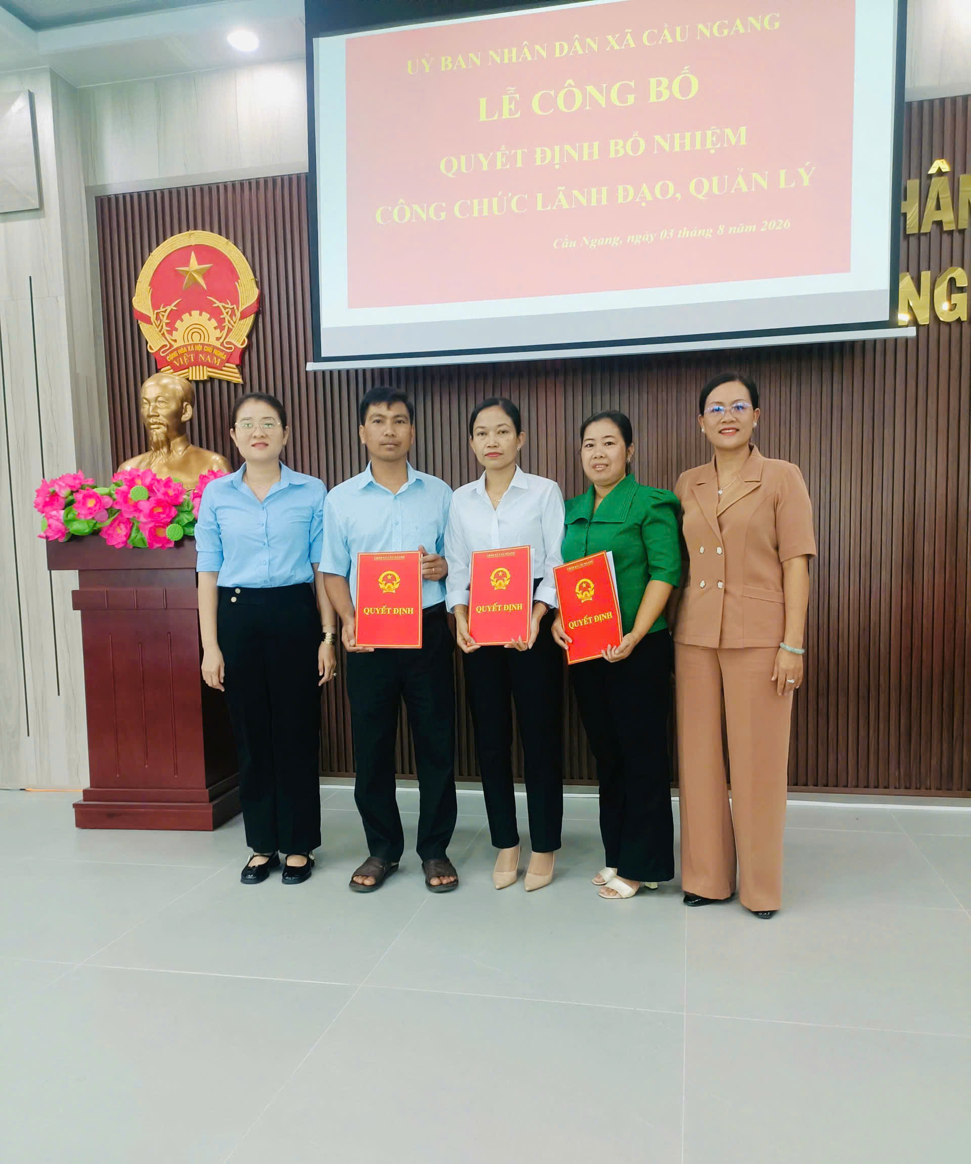 Xã Cầu Ngang trao quyết định bổ nhiệm các chức danh lãnh đạo cấp phòng, trung tâm năm 2026