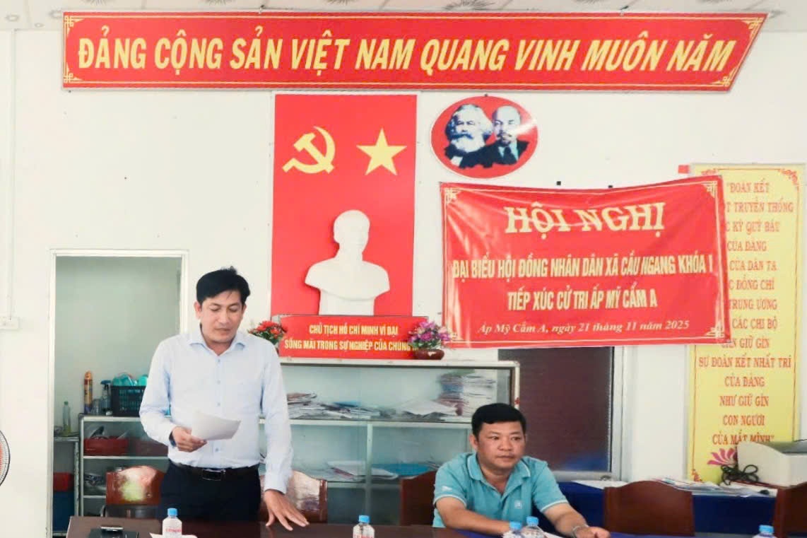 Chủ tịch UBND xã Cầu Ngang Đường Quang Thập tiếp xúc cử tri ấp Mỹ Cẩm A trước kỳ họp thường lệ cuối năm 2025
	
