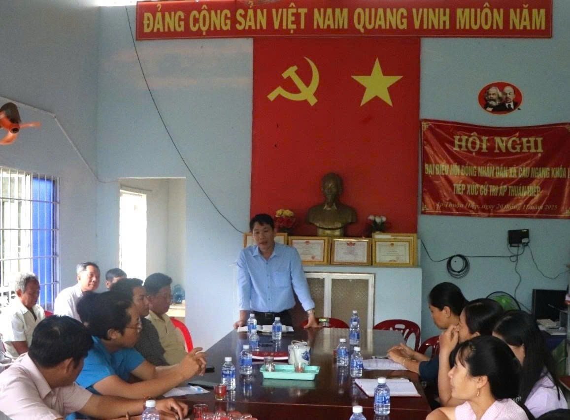 Đại biểu HĐND xã Cầu Ngang tiếp xúc cử tri ấp Thuận Hiệp trước kỳ họp thường lệ cuối năm 2025