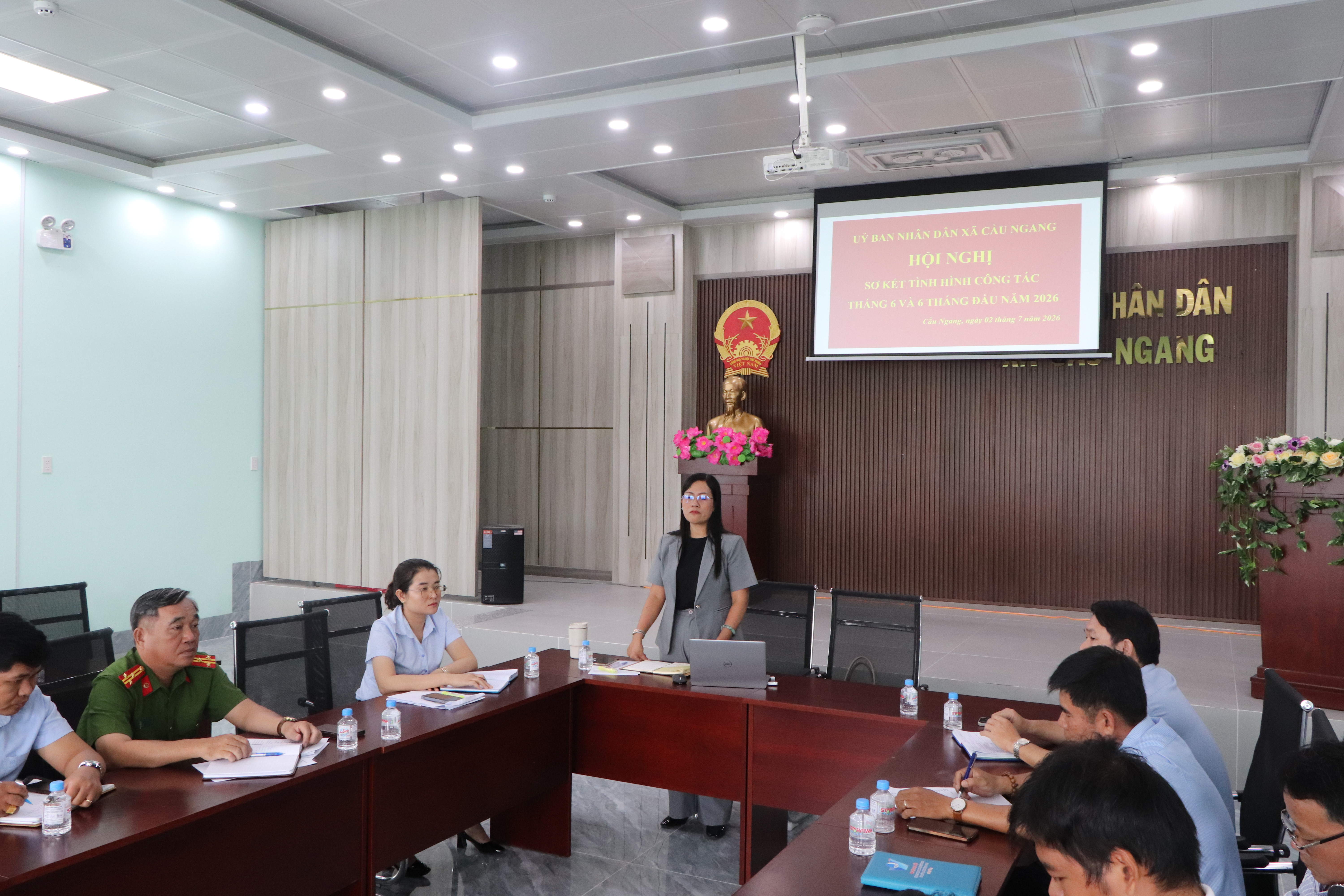 UBND xã Cầu Ngang sơ kết tình hình công tác 6 tháng đầu năm 2026