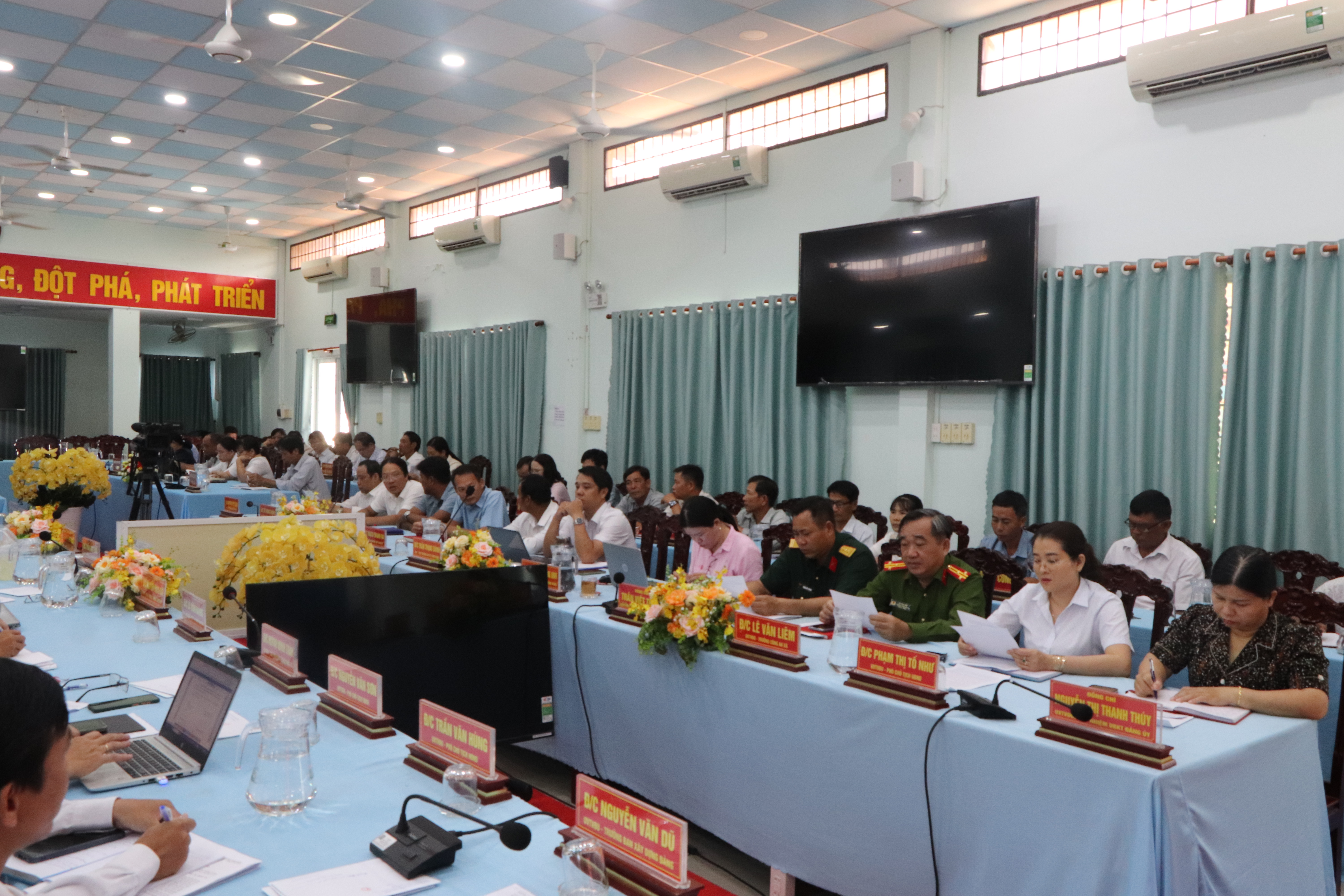 Đảng bộ xã Cầu Ngang sơ kết một năm vận hành mô hình tổ chức tổng thể của hệ thống chính trị, mô hình chính quyền địa phương hai cấp