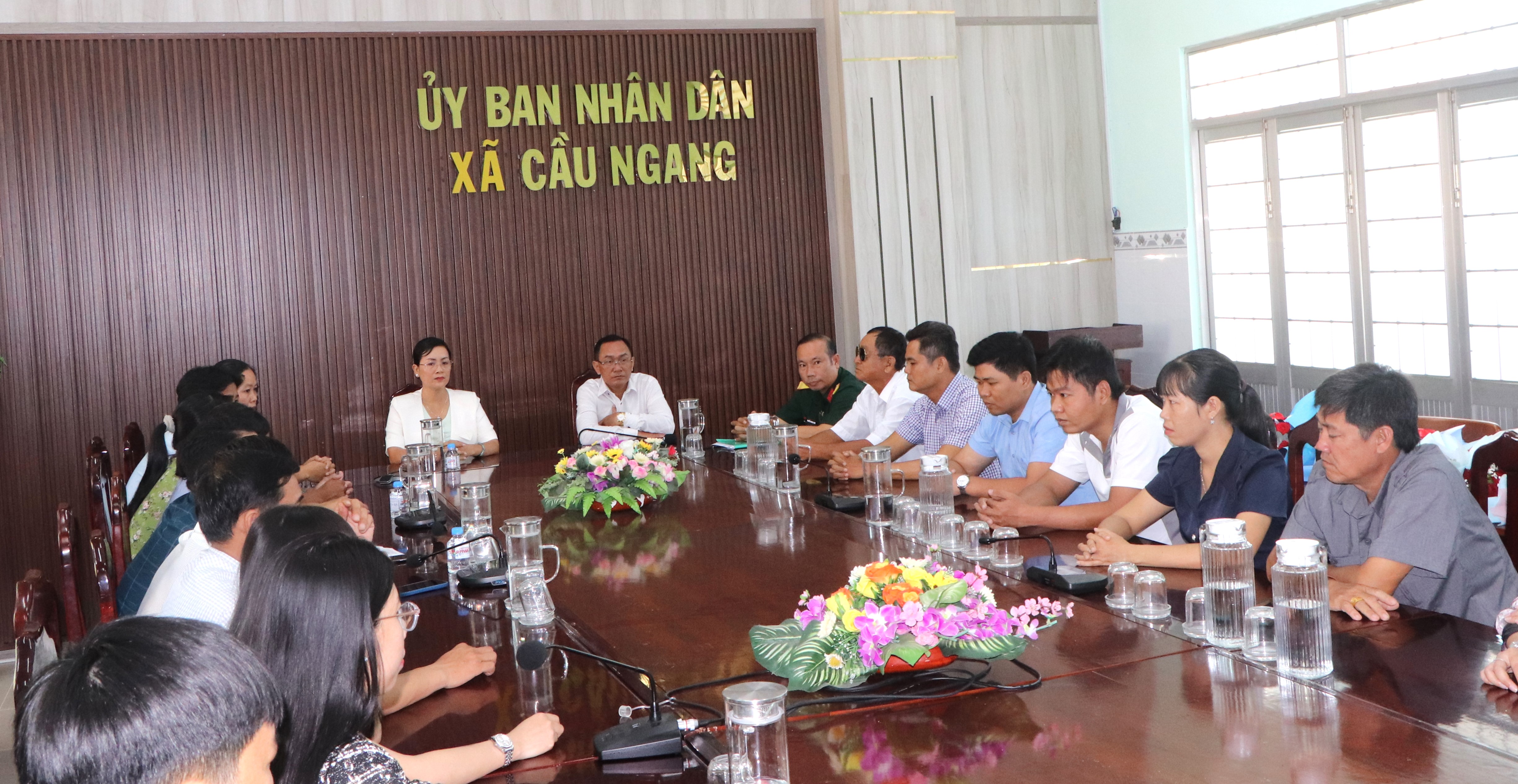 Xã Cầu Ngang tổ chức lễ công bố quyết định giải quyết chế độ chính sách đối với người hoạt động không chuyên trách