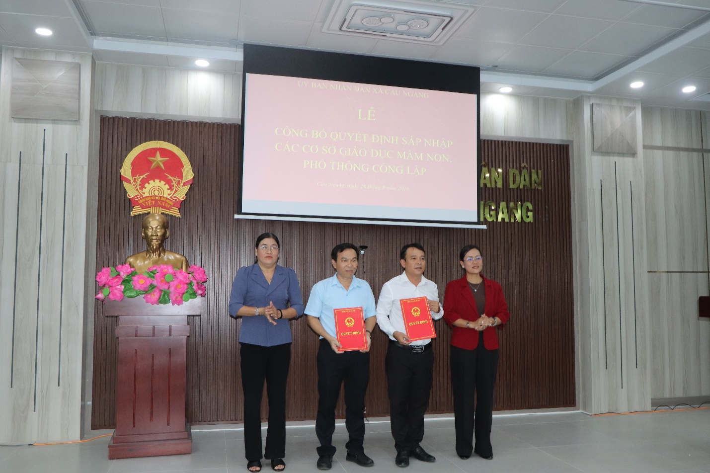 Cầu Ngang công bố Quyết định sáp nhập các cơ sở giáo dục mầm non, phổ thông công lập trên địa bàn xã