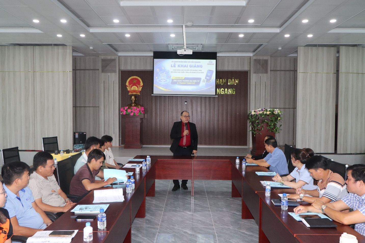 Xã Cầu Ngang tổ chức hội nghị tập huấn ứng dụng thương mại điện tử và thanh toán số năm 2026