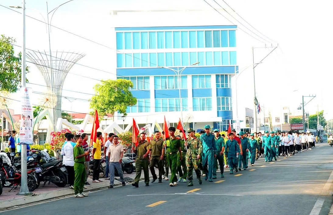 UBND xã Cầu Ngang tổ chức hưởng ứng chương trình đi bộ “Cùng Việt Nam tiến bước” năm 2026