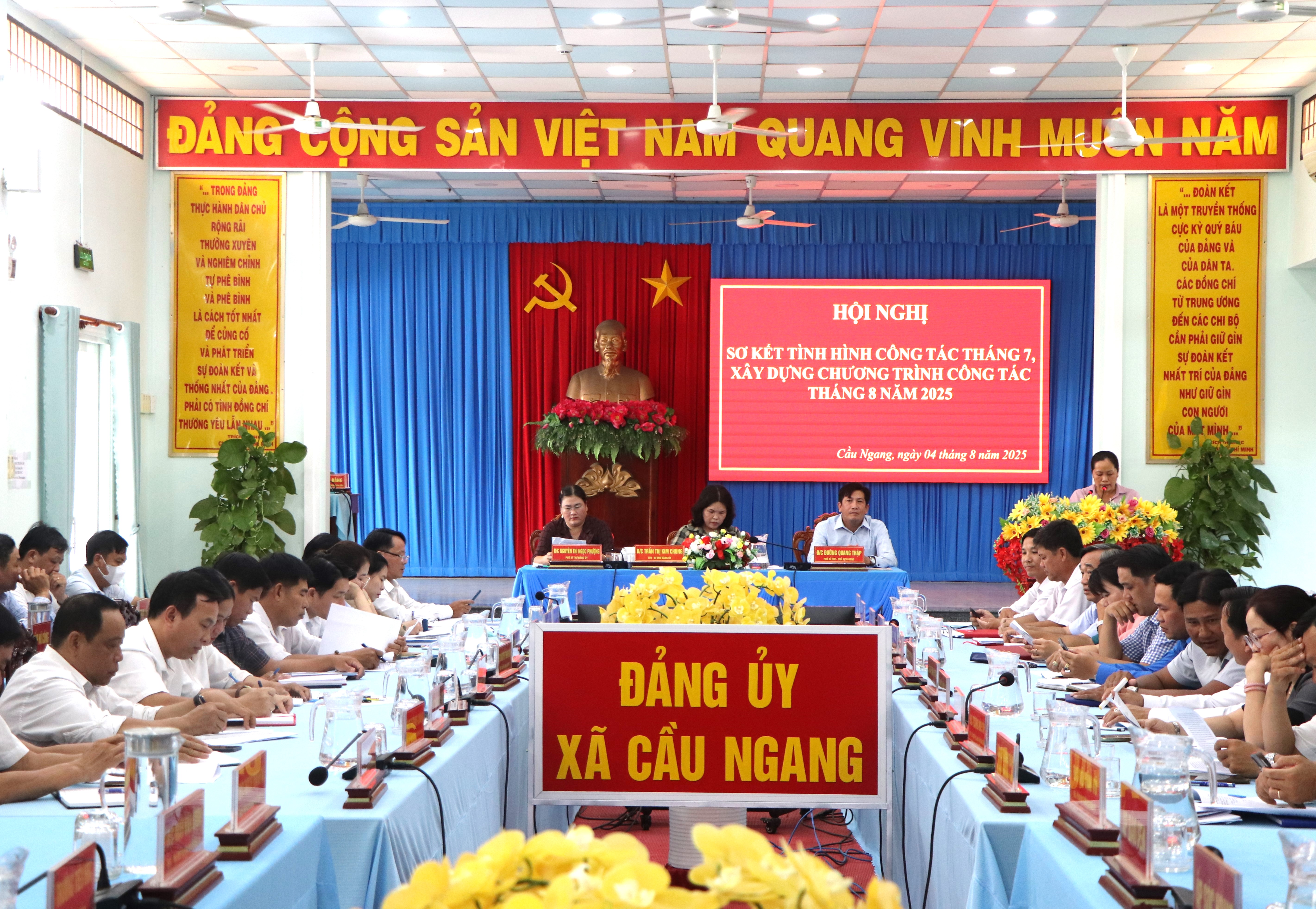 Đảng ủy xã Cầu Ngang: Hội nghị sơ kết tình hình công tác tháng 7/2025 

