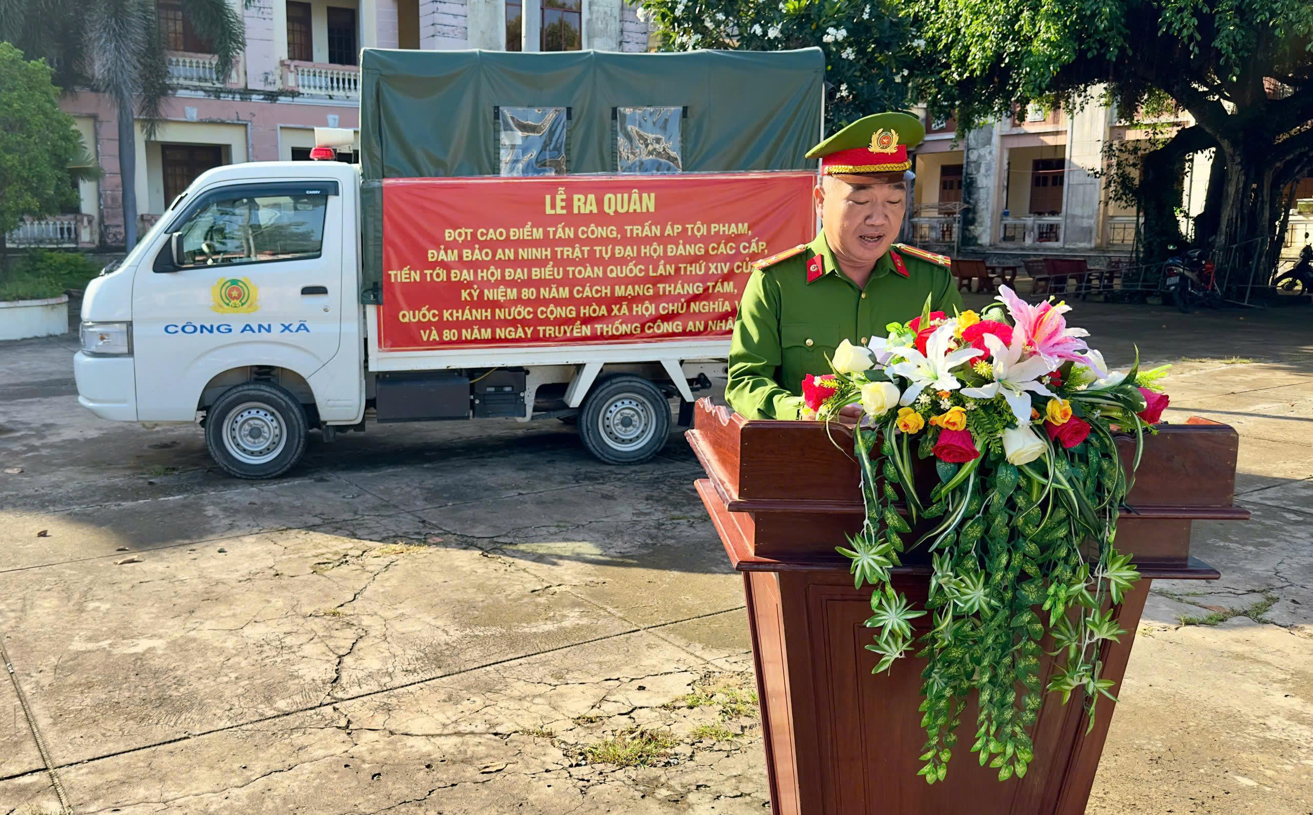 Công an xã Cầu Ngang tổ chức lễ ra quân cao điểm tấn công, trấn áp tội phạm, bảo đảm an ninh trật tự 