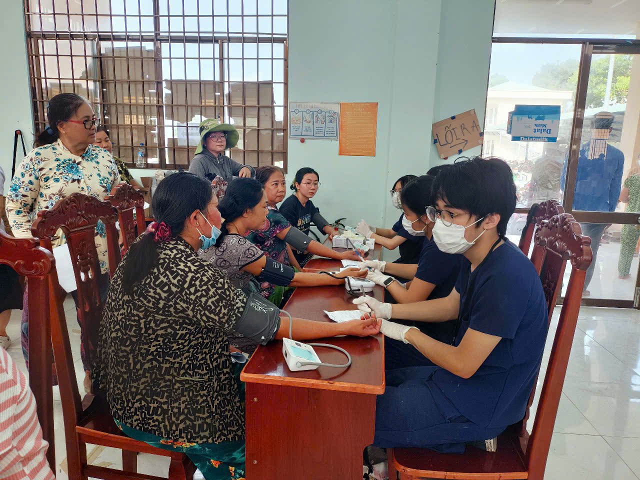 Xã Cầu Ngang Khám bệnh tình nguyện vì sức khỏe cộng đồng