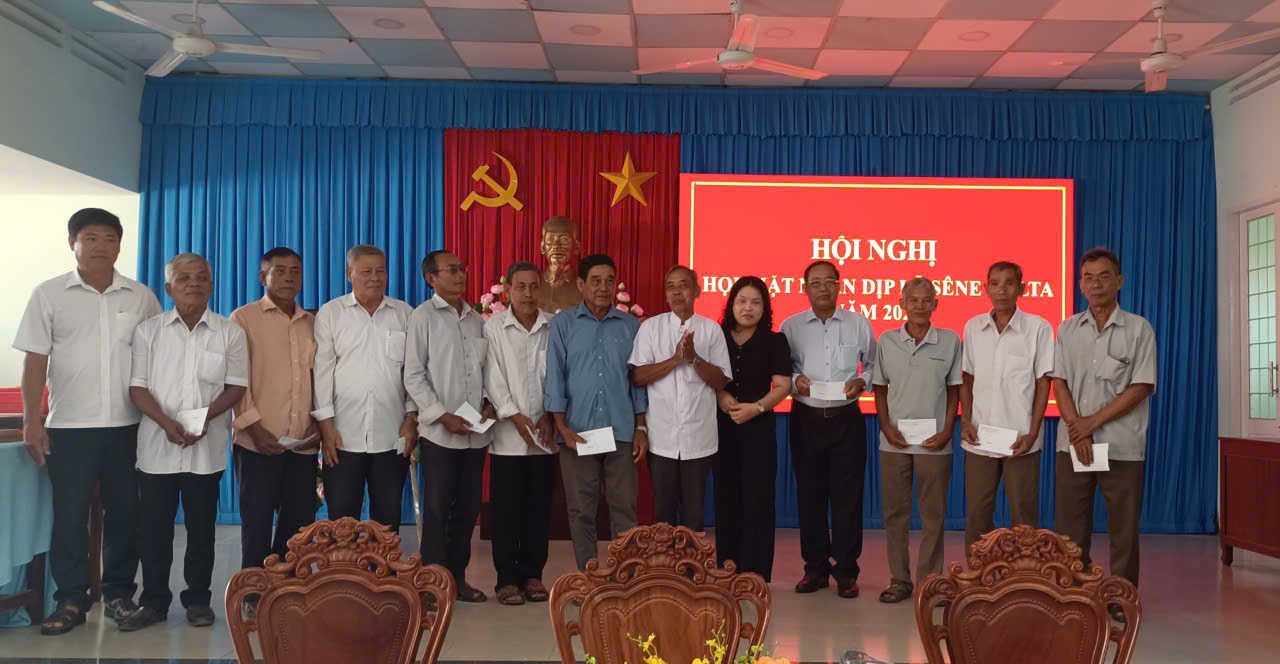 Xã Cầu Ngang Họp mặt mừng Lễ Sen Dolta năm 2025