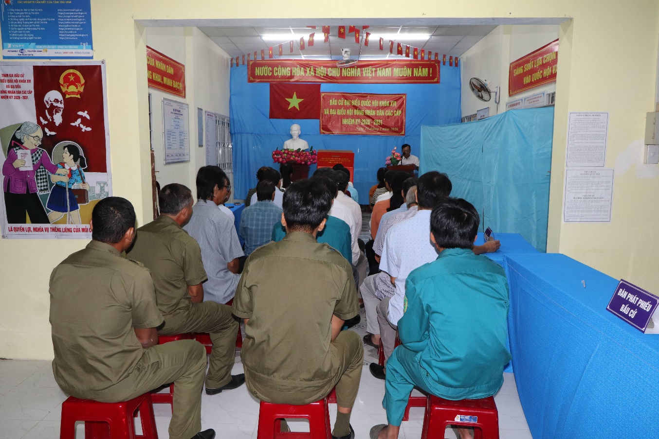 Xã Cầu Ngang diễn ra Lễ khai mạc bầu cử đảm bảo trang trọng, đúng quy định.