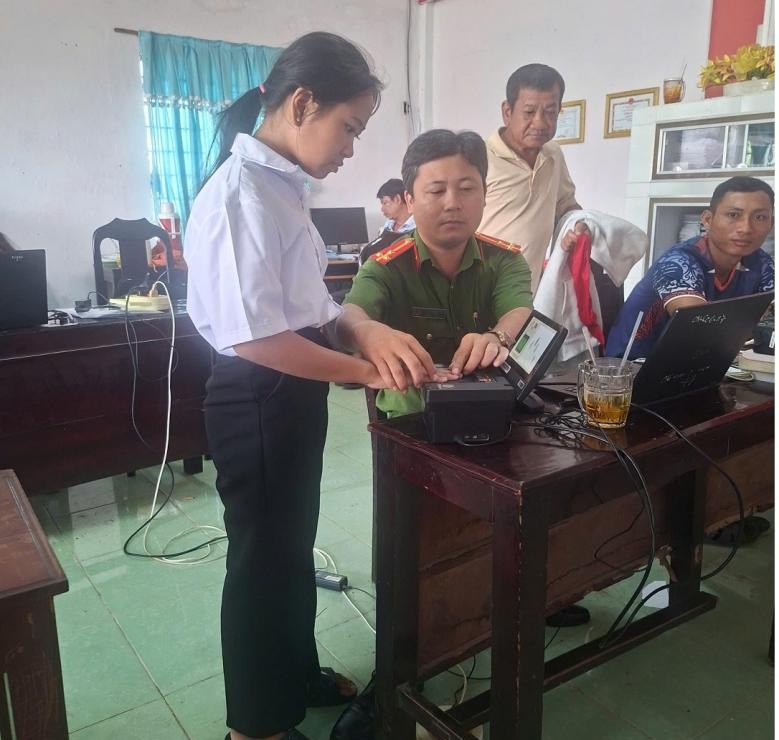 Cầu Ngang: Triển khai hiệu quả mô hình “Dịch vụ công lưu động” tại ấp Mỹ Hòa