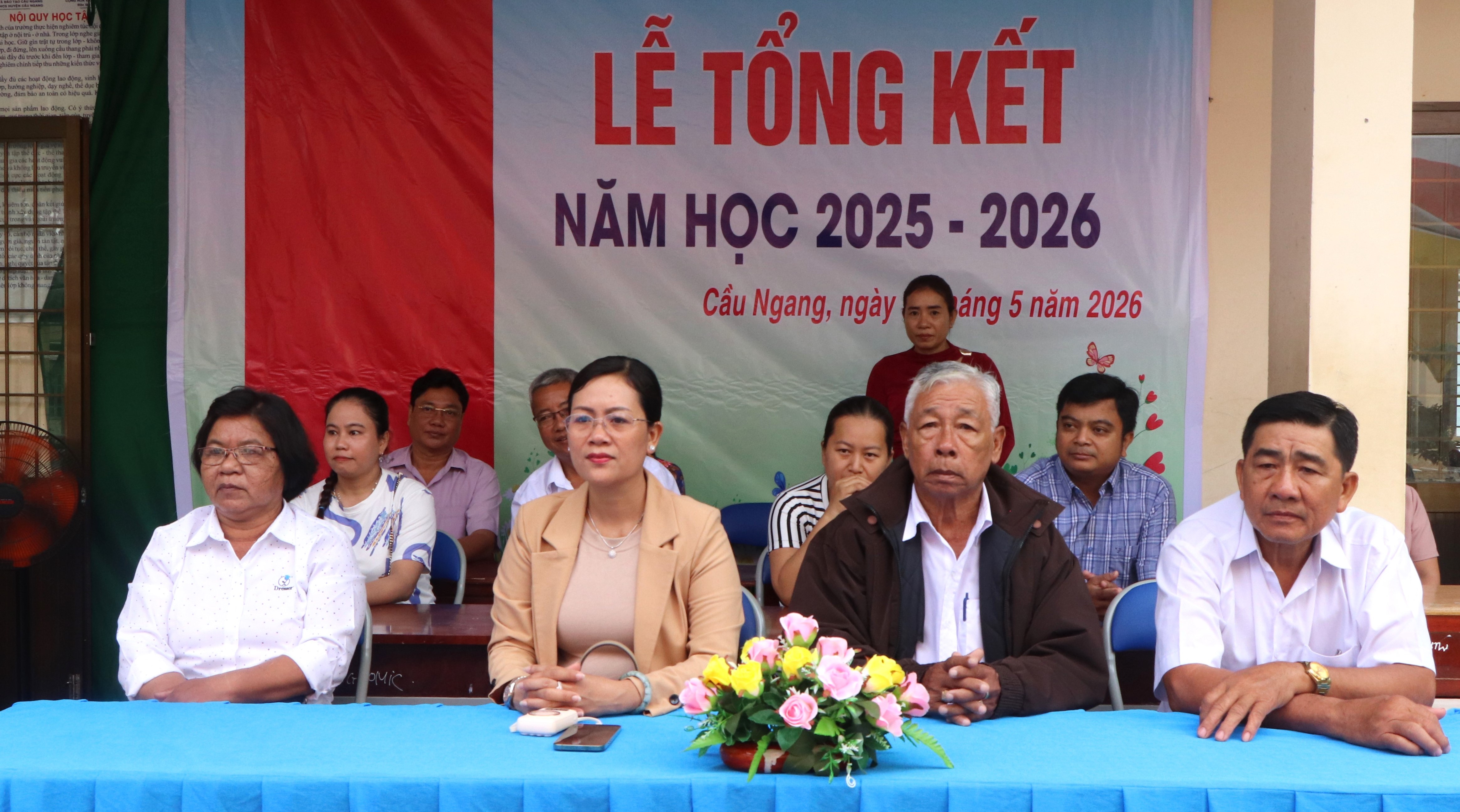 Đồng chí Võ Thị Thúy Hằng, Chủ tịch UBND xã Cầu Ngang dự Lễ Tổng kết năm học 2025-2026