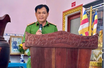 Công an xã Cầu ngang tăng cường tuyên truyền pháp luật tại các cơ sở tôn giáo