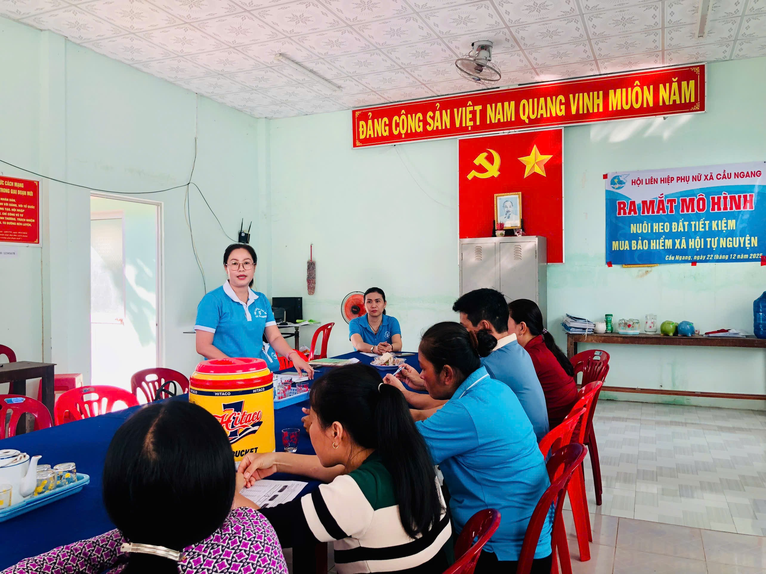 Hội Liên Hiệp Phụ nữ xã Cầu Ngang ra mắt mô hình “Nuôi heo đất mua Bảo hiểm xã hội tự nguyện”

