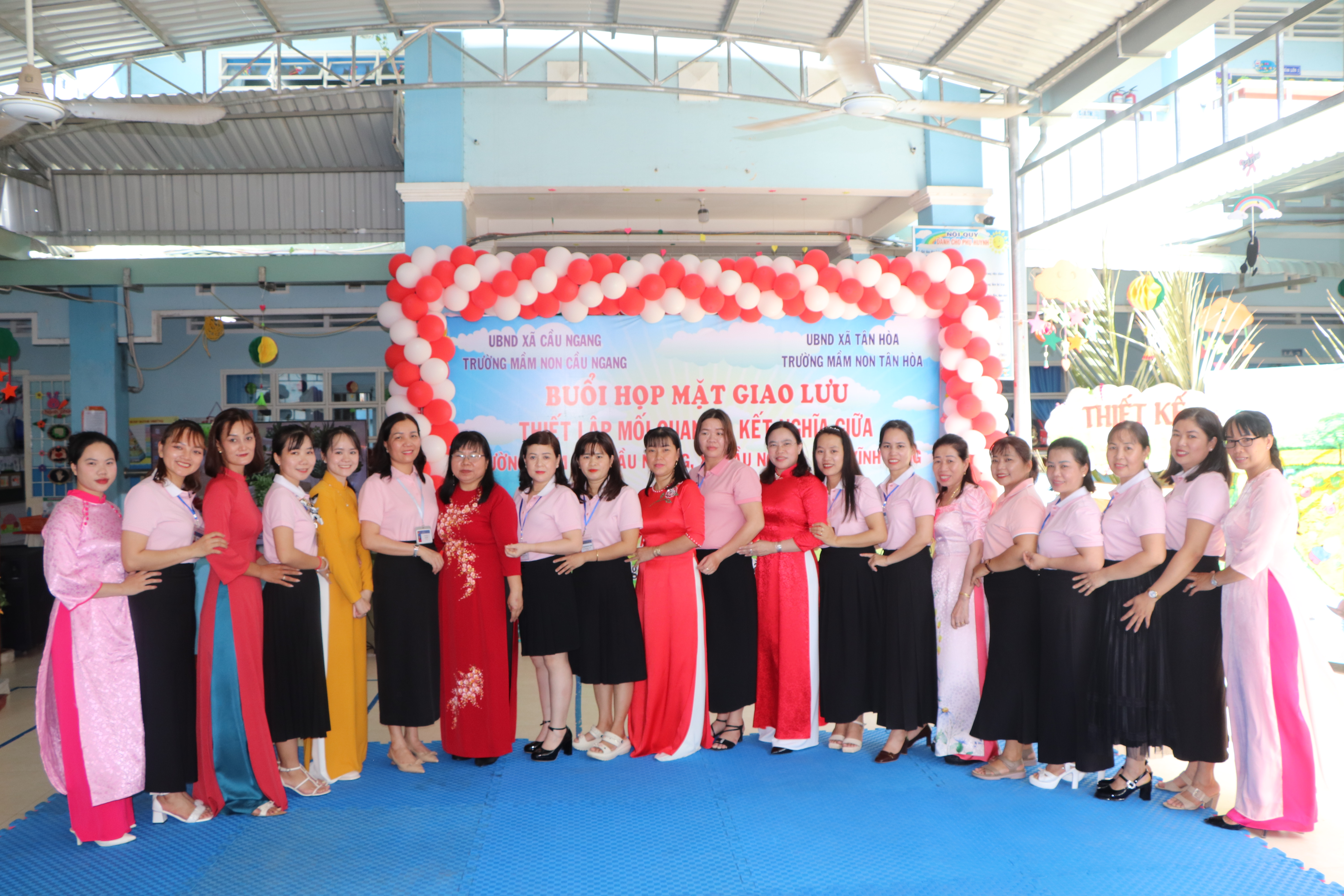Trường Mầm non Cầu Ngang tổ chức buổi họp mặt giao lưu thiết lập mối quan hệ kết nghĩa với trường Mầm non Tân Hòa, xã Tân Hòa, tỉnh Tây Ninh.