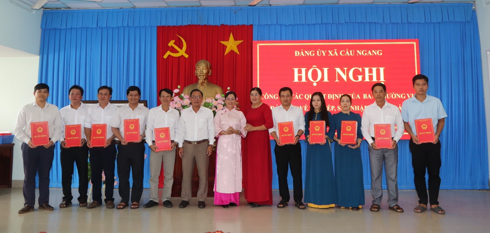 Xã Cầu Ngang công bố các quyết định về sắp xếp, sáp nhập, đổi tên ấp